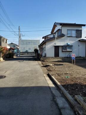 前面道路（東側向きに撮影）