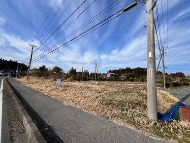 東側から撮影した物件写真です。