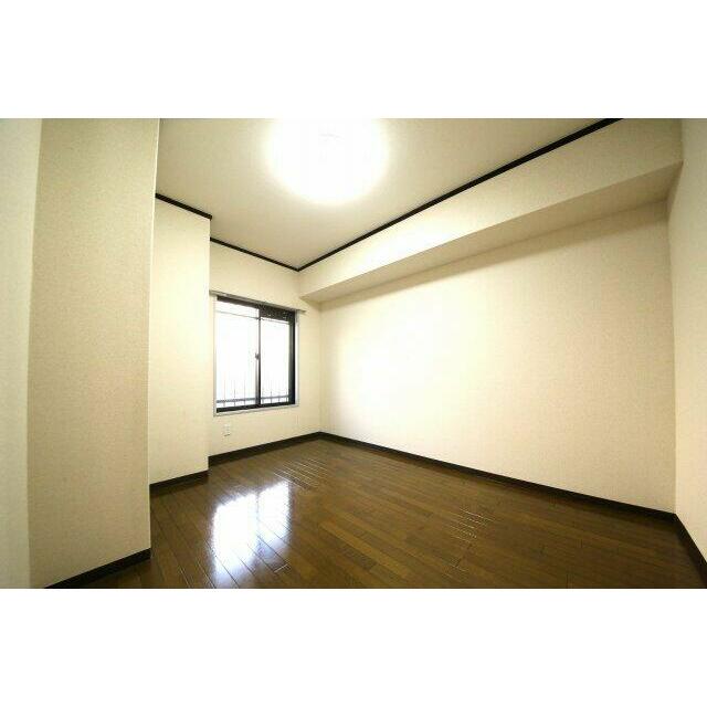 使い勝手のいい洋室です