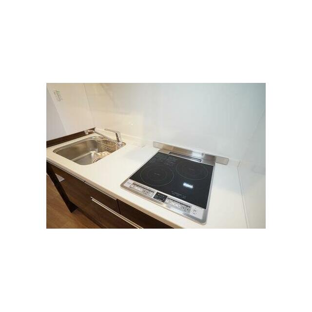 キッチンは２口のＩＨヒーターがビルトインされたシステムキッチンです