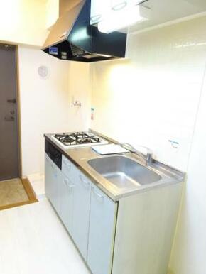 システムキッチン　２口ガスコンロ・グリル付