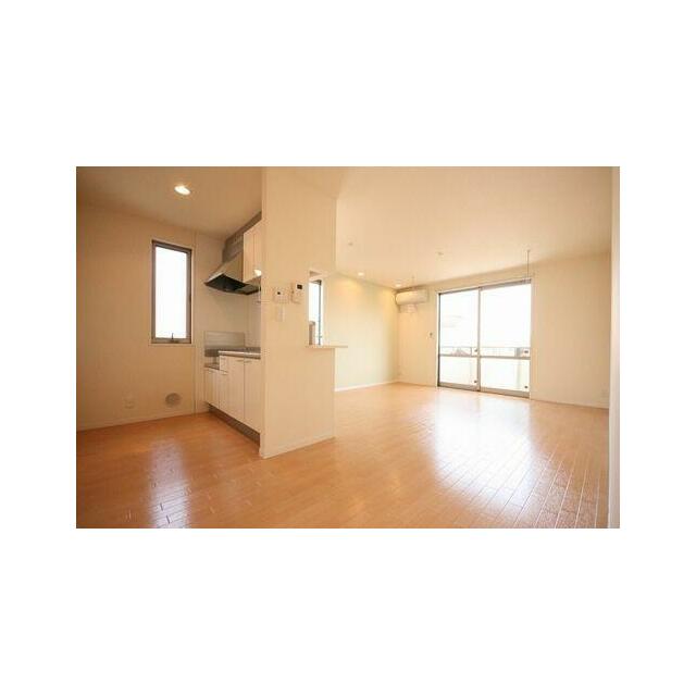 【ＬＤＫ】セイスグリシーナへようこそ。対面式キッチンのある１４．８帖のＬＤＫ。角部屋の為窓が２面ご…