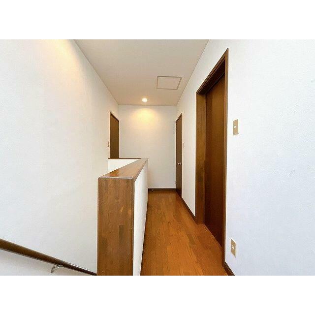 「２階廊下」４部屋とトイレにつながっております。