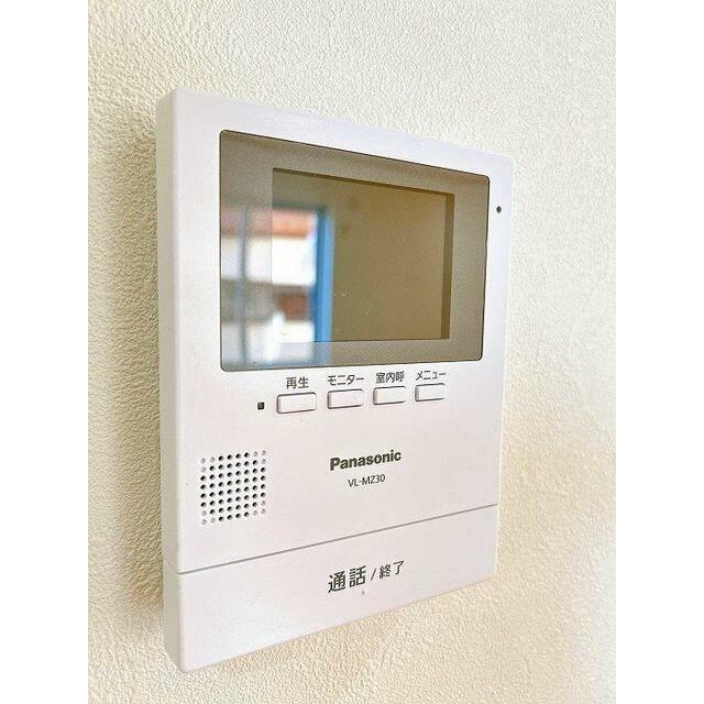 「設備」モニター付きインターホンがございます。新品交換済。