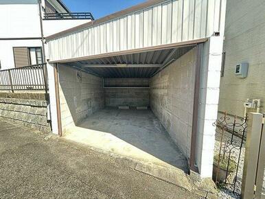 車庫１台有り