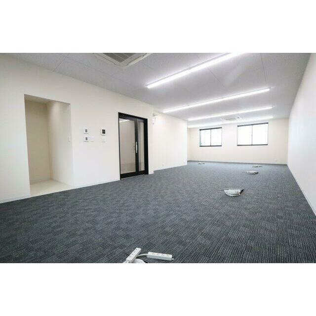 2階事務所部分です。 弊社施工の同タイプ物件の写真です。 ※色味などは現況優先となります。