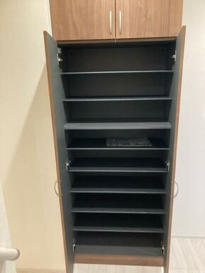 靴好きに嬉しいシューズクローゼット。玄関もスッキリ見えて一石二鳥！（1号棟）