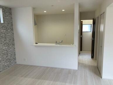 くつろぎスペースとしてはもとより、リビングに学習やテレワークのスペースを設けるご家庭も増えています（1号棟）