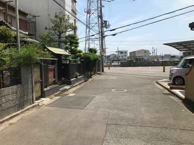 前面道路（西側から撮影）