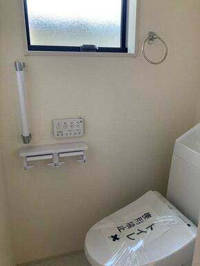 体調不良時や将来のことを考えれば手すり付きはとっても便利（6号棟）