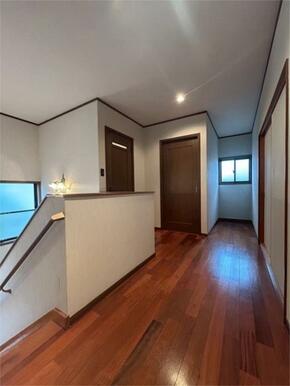 ２階ホールはゆとりのある広さですね