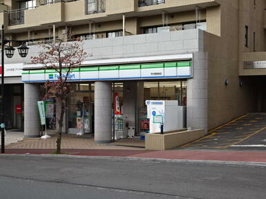 ファミリーマート市が尾駅前店