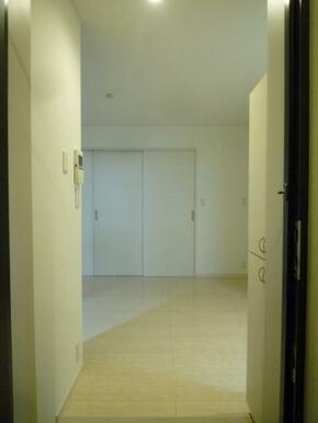 玄関からみた室内です♪