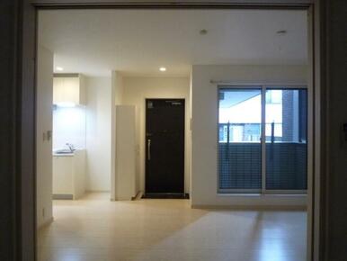 白基調のお部屋で清潔感があります♪