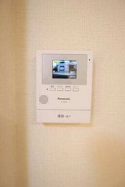 来訪者の確認に便利なTVモニターホン♪