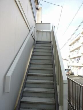 建物構造は軽量鉄骨造♪