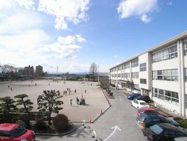 緑が丘小学校　131ｍ/徒歩2分、車1分