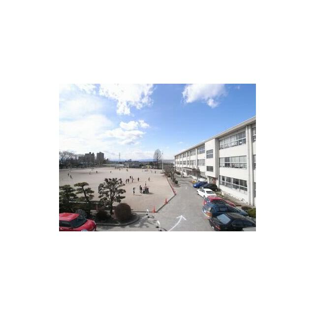 緑が丘小学校　131ｍ/徒歩2分、車1分