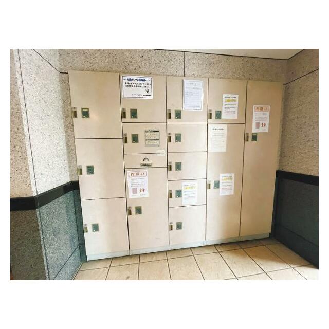 「宅配ボックス」荷物の受け取りが便利です。