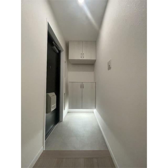 玄関には上下に収納を完備。すっきり片付いた空間が、毎日の暮らしにゆとりをもたらします。