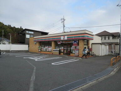 セブンイレブン横浜恩田町店