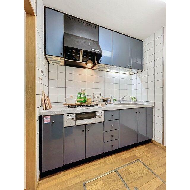 3口ガスコンロ・グリル付※家具・小物はイメージです