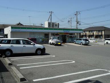 ファミリーマート大久保北店