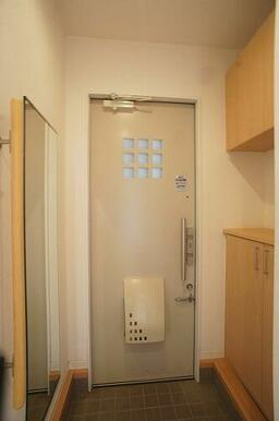 退去予定のお部屋のため２０１号室の写真となります。