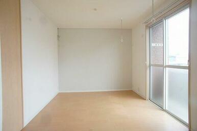 退去予定のお部屋のため２０１号室の写真となります。