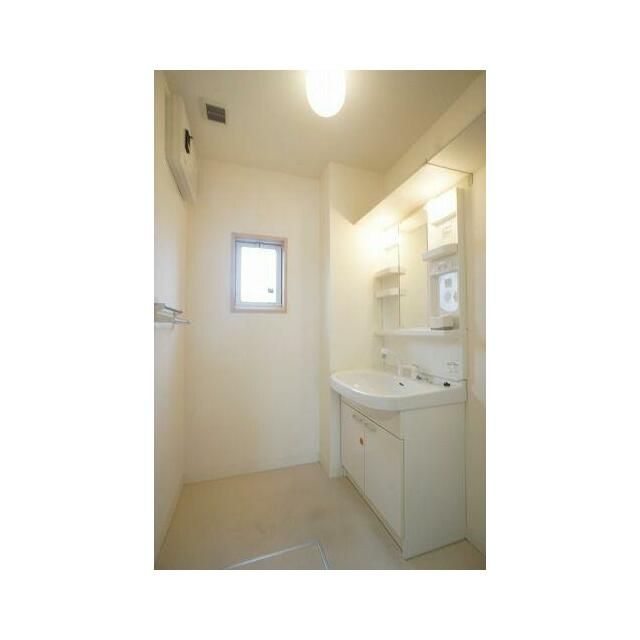 退去予定のお部屋のため２０１号室の写真となります。