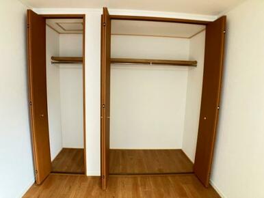 洋室約８帖　収納