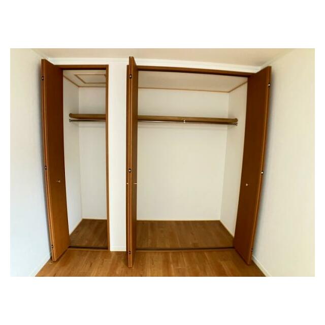 洋室約８帖　収納