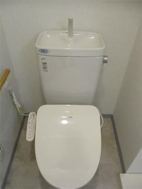 温水洗浄便座付のトイレです