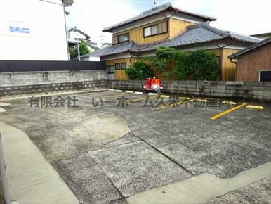 駐車場に車を止められます