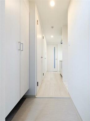 （参考）５０１号室〈Ｗｈｉｔｅ〉　玄関　同タイプになります