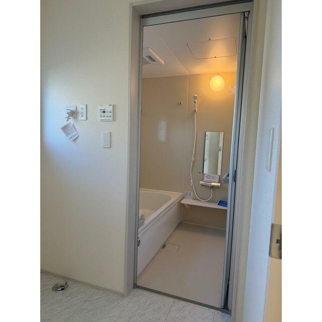 一日の終わりはバスタイムでリラックス。お湯でぽっかぽかに温まって快眠を（2号棟）