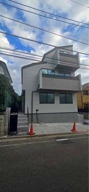 日を重ねるごとにこの佇まいに愛着が湧いてきそう（1号棟）