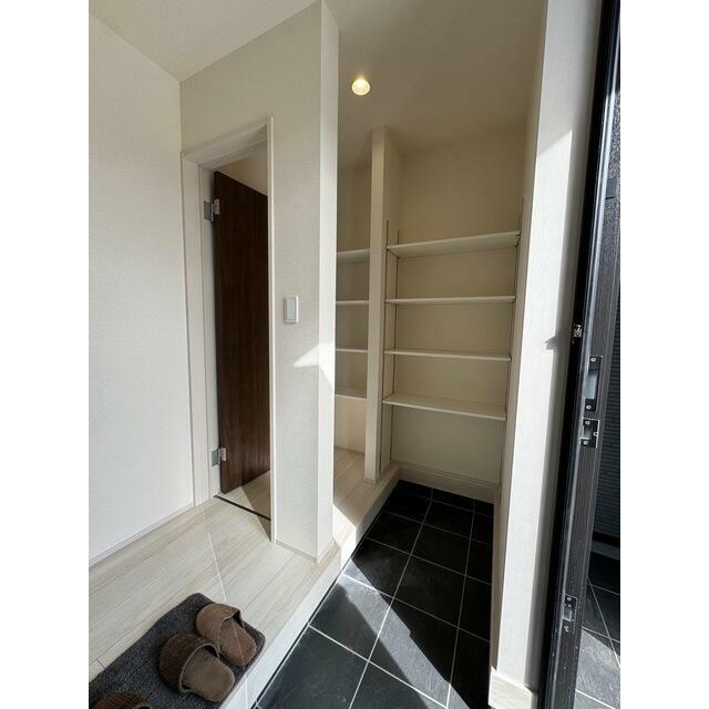 帰ってきたらまずは玄関で消毒や消臭を（3号棟）