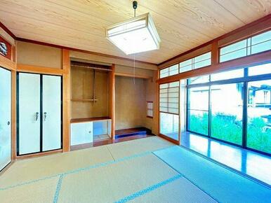 １階和室「押入・床の間があります。」