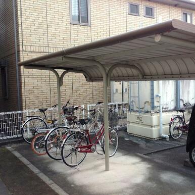 屋根付き駐輪場です！