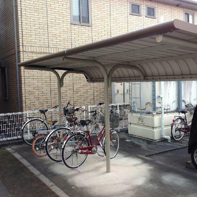 屋根付き駐輪場です！