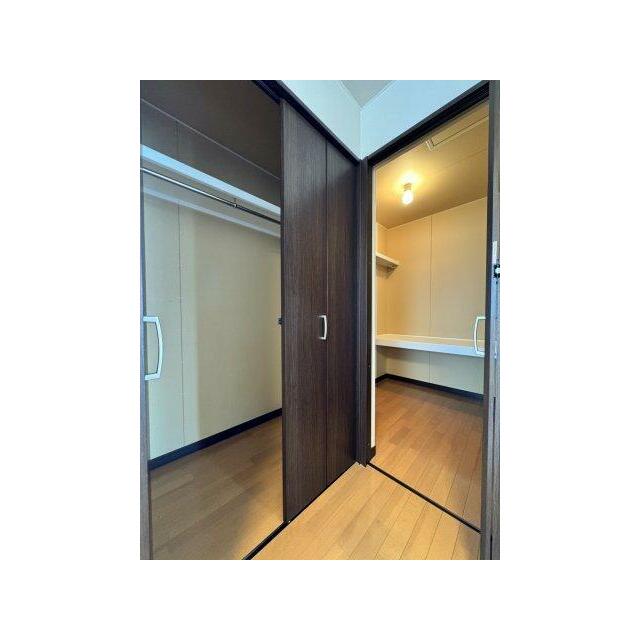 クローゼット＋大型ウォークインクローゼットつき。