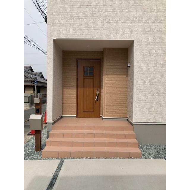 訪問者に物件の印象を決定づけるエントランス（1号棟）