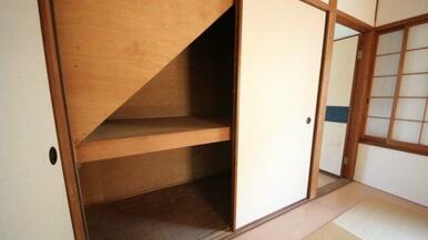 階段下を利用した収納他、収納スペース多数