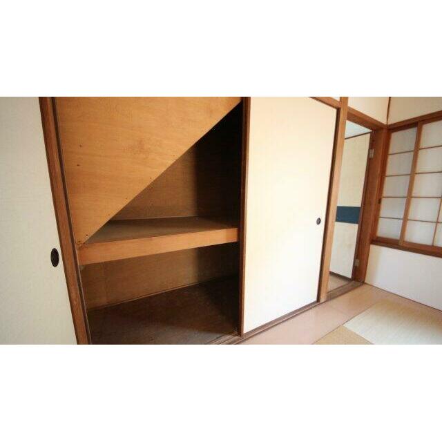 階段下を利用した収納他、収納スペース多数