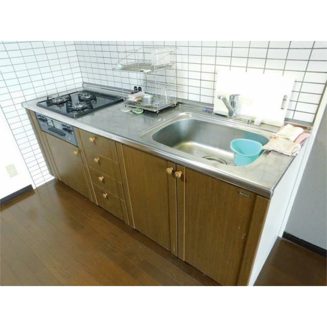 ３口ガスコンロ仕様のシステムキッチンです