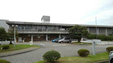 富山県立図書館