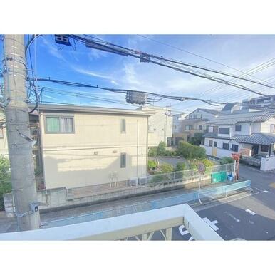 東向きです！