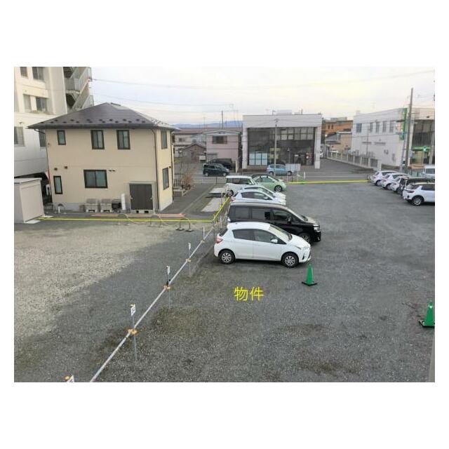 敷地奥から道路に向って撮影。