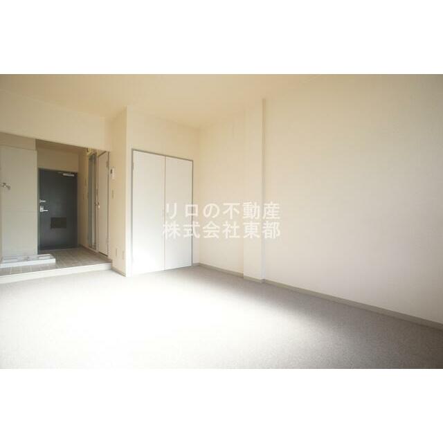 窓から暖かな日差しが入ります♪